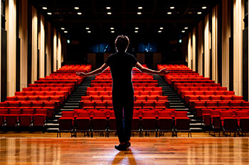 キャプション1 女優が教える腹式呼吸で免疫力を上げて病気にならない体づくり「reviere(リヴィエール)」発声練習