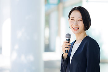 キャプション1 女優が教える腹式呼吸で免疫力を上げて病気にならない体づくり「reviere(リヴィエール)」アナウンサー